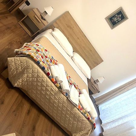 Juliet N - Rental Rooms Верона Екстер'єр фото