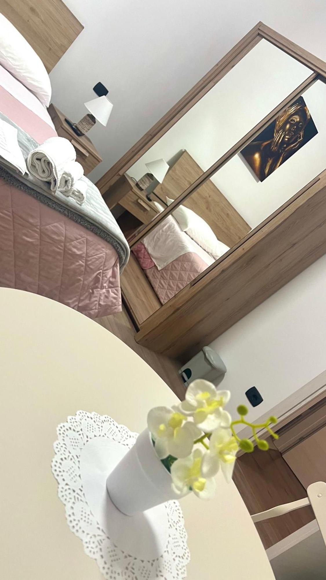 Juliet N - Rental Rooms Верона Екстер'єр фото