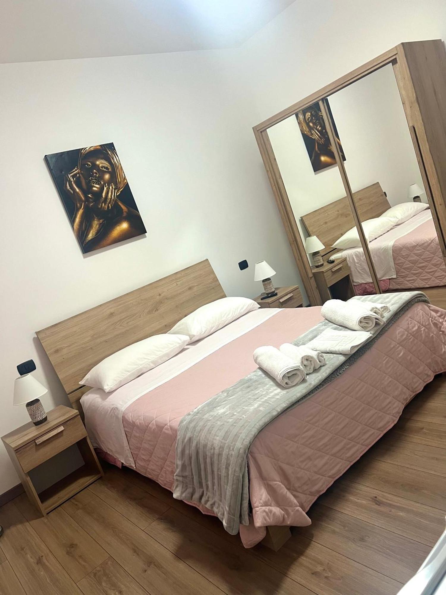 Juliet N - Rental Rooms Верона Екстер'єр фото